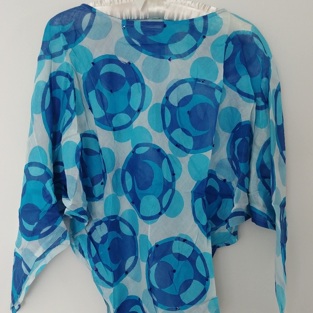2/$10 🌞 EUC Italian pull-over with sequin details